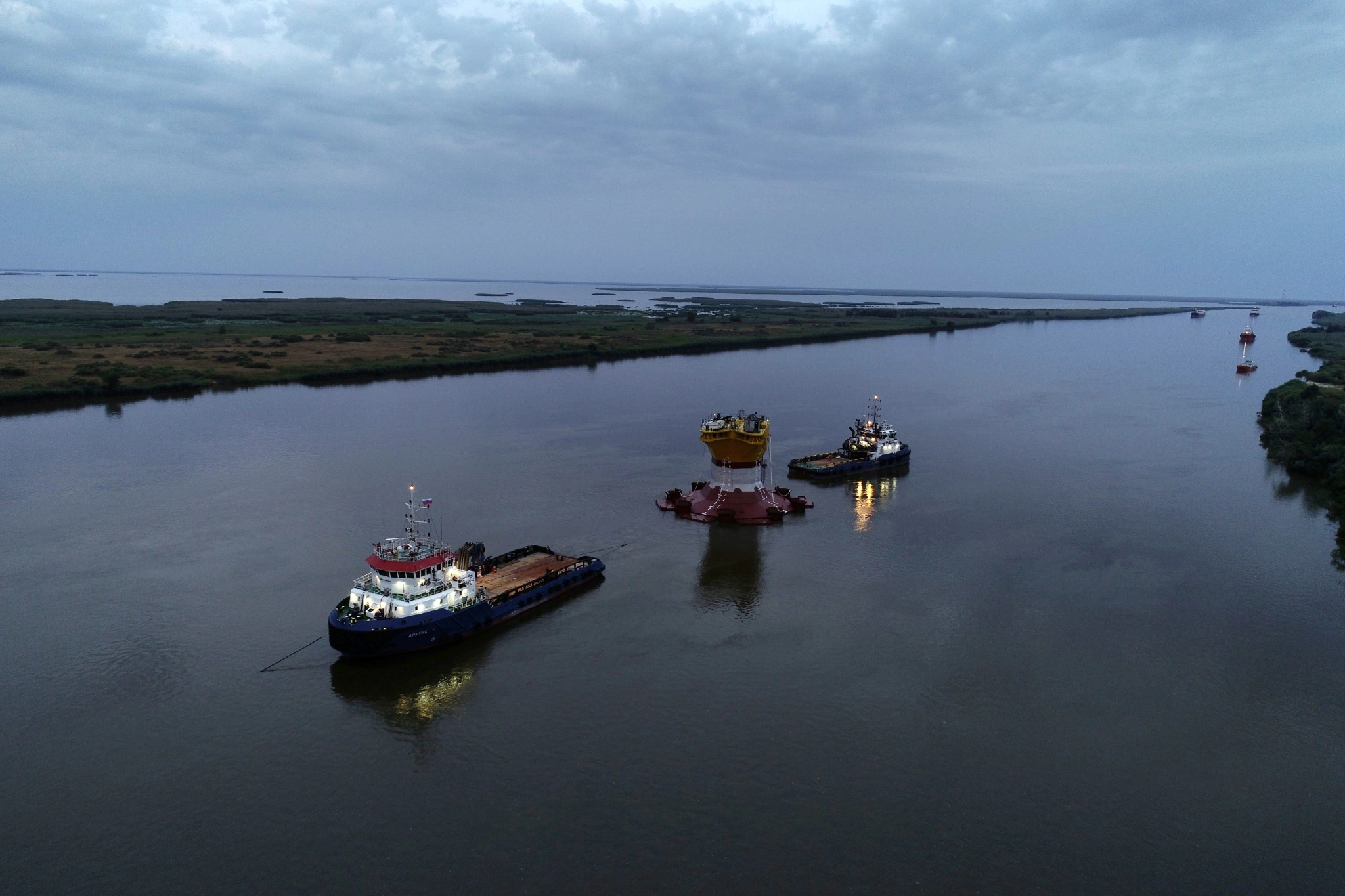03-tow-volga-caspian-canal-2