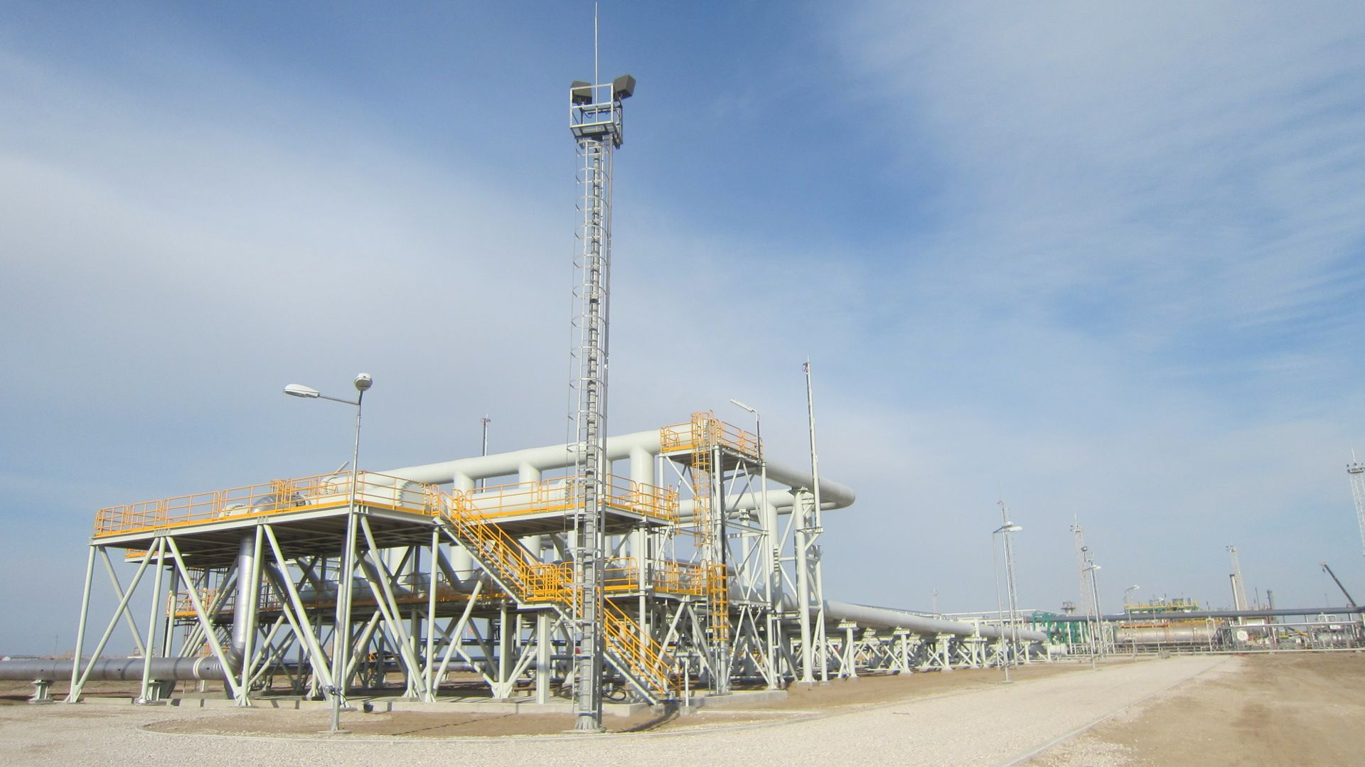 03-oil-treatment-pipe-rack