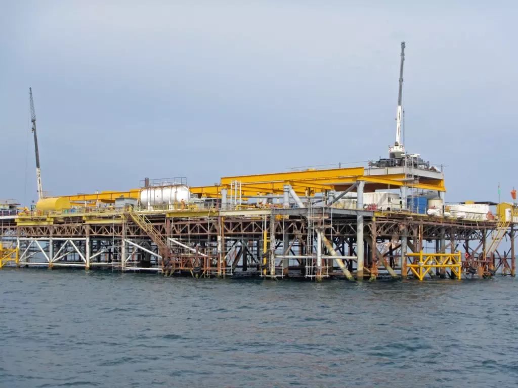 Аварийный ремонт конструкций морской стационарной платформы LAM-63