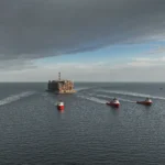 Морская операция — буксировка ТЛ-1, вид с судна сопровождения