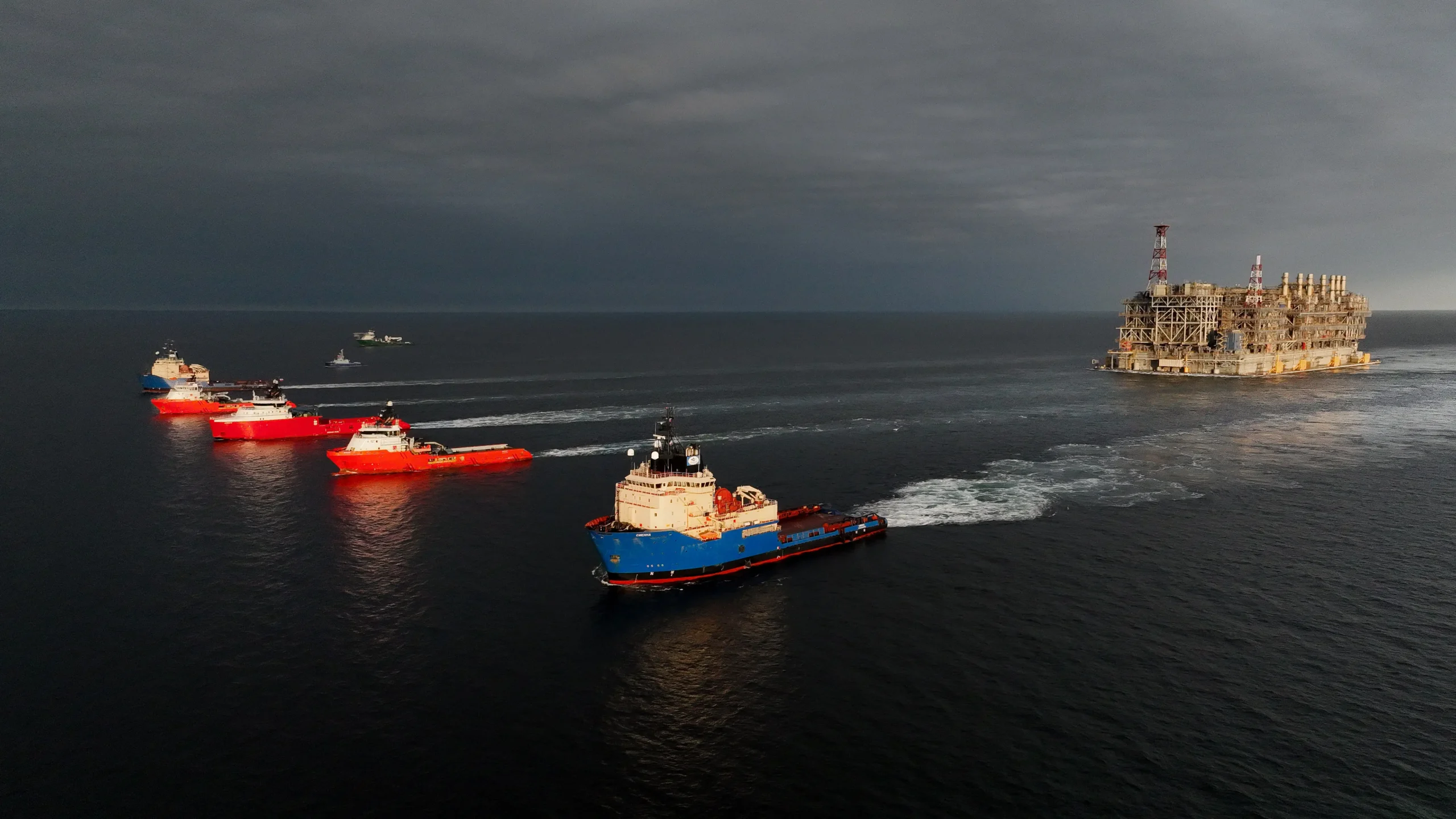 Морская операция — буксировка ТЛ-1 в сумерках